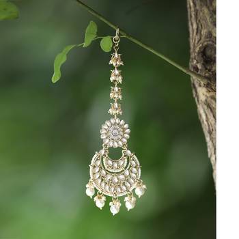 Gold maang-tikka 1