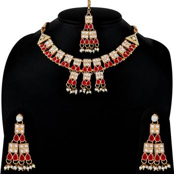 Stylish Gold Plated Choker Jewellery Set For 4