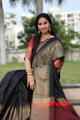Blue woven paithani silk saree with blouse 2