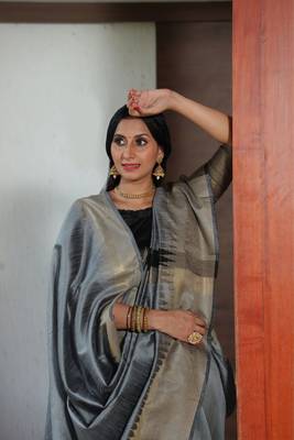 Pink woven paithani silk saree with blouse 3