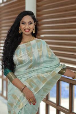Yellow woven cotton saree with blouse 4