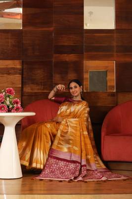 Red woven raw silk saree with blouse 3