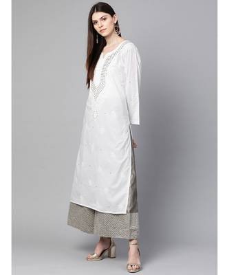 Hand Embroidered White Cotton Lucknow Chikankari Women Kurta With Muqaish Work 3