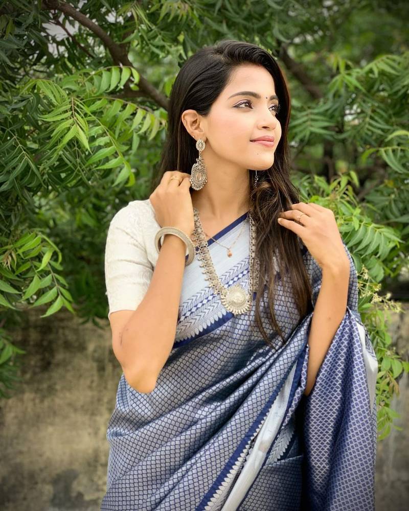 SAREE COMES WITH NAVY BLUE SAREE WITH SILVER ZARI WEAVING & WHITE COLOUR