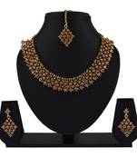 Multicolor ston and gold alloy necklaces