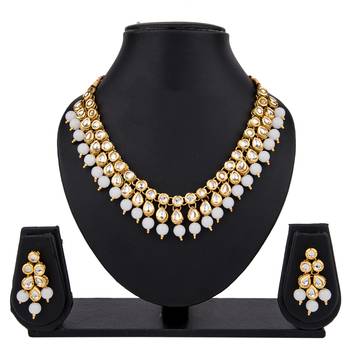 Multicolor kundan and alloy necklaces 1