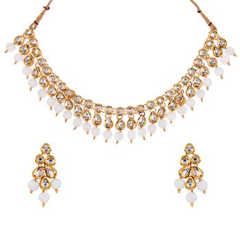 Multicolor kundan and alloy necklaces 3