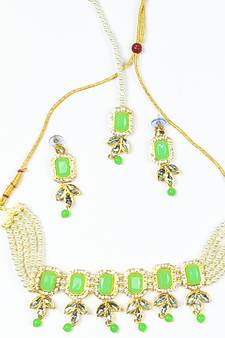 ADORABLE GOLD PLATED PEARL Green STONE MOTI CHOKER NECKLACE SET WITH MATCHING EARRING & MANGTIKKA