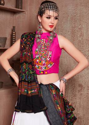 White Gujarati Gamthi Hand Embroidered Cotton Festival Collection For Navratri 4