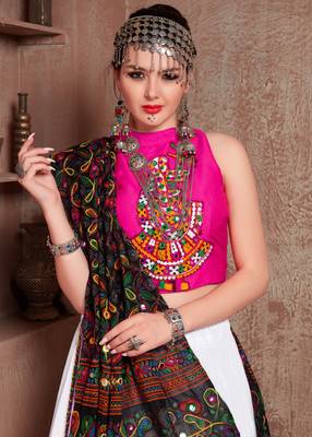 White Gujarati Gamthi Hand Embroidered Cotton Festival Collection For Navratri 5