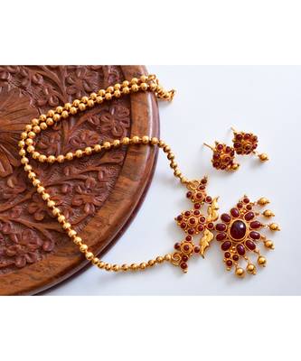 red goldplated Copper Alloy   nakclace  with   pair of earrings 1