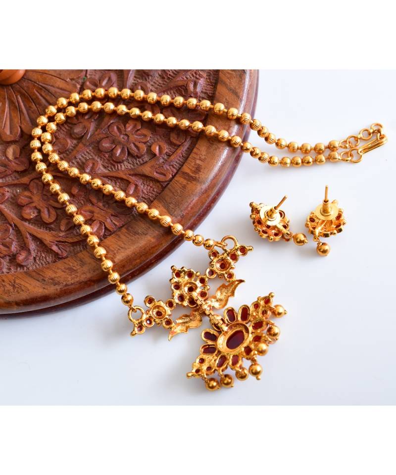 red goldplated Copper Alloy   nakclace  with   pair of earrings