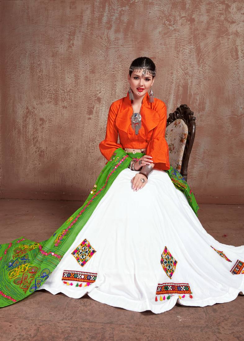 White Gujarati Gamthi Hand Embroidered Cotton Chaniya Choli For Navratri