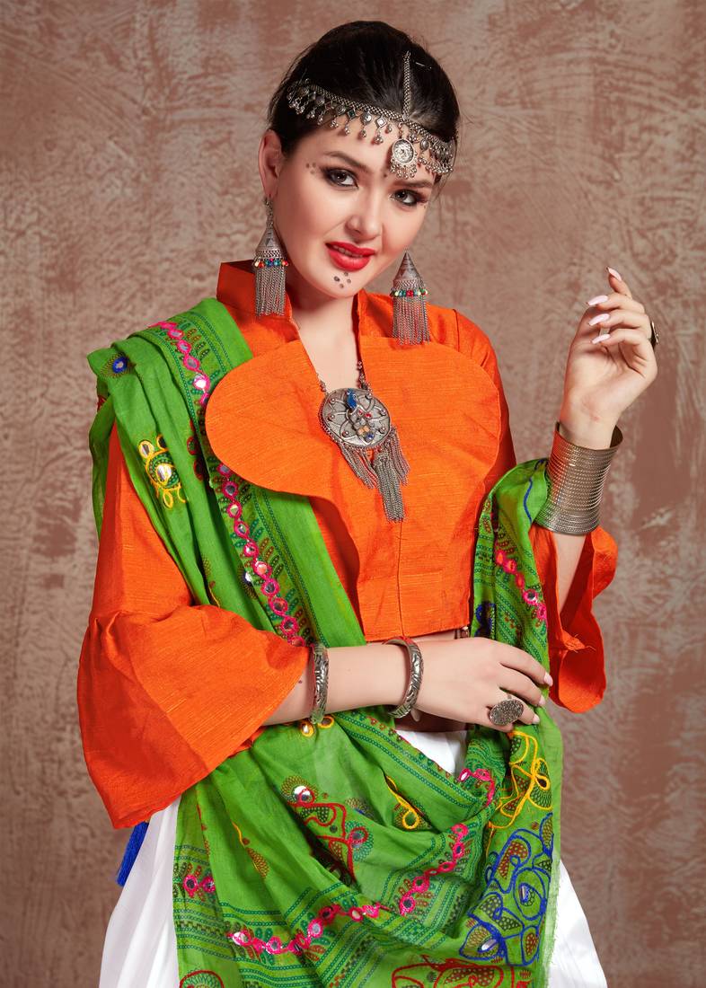 White Gujarati Gamthi Hand Embroidered Cotton Chaniya Choli For Navratri