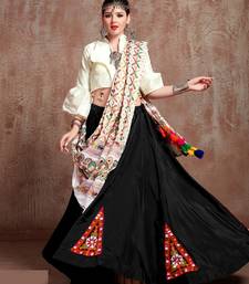 Black gujarati gamthi hand embroidered taffeta silk navratri lehenga design collection