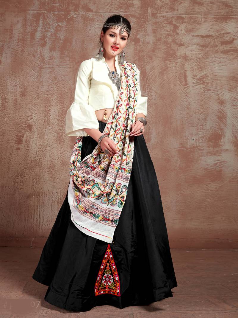Black gujarati gamthi hand embroidered taffeta silk navratri lehenga design collection