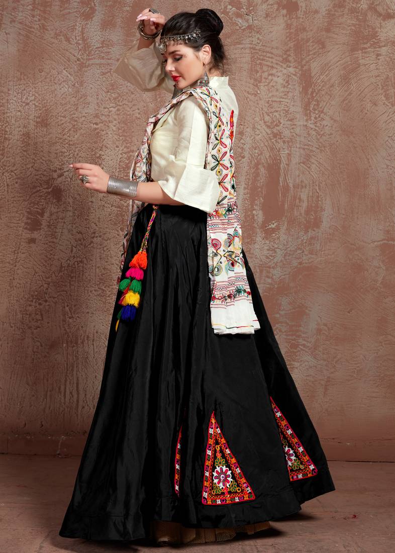 Black gujarati gamthi hand embroidered taffeta silk navratri lehenga design collection