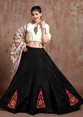 Black gujarati gamthi hand embroidered taffeta silk navratri lehenga design collection 5