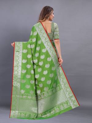 Green woven cotton silk saree with blouse 4