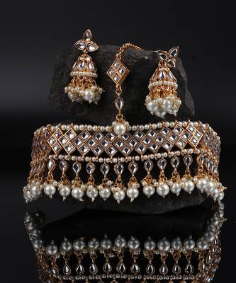 Gold Plated Kundan  Studded Necklace Set With Earrings 2