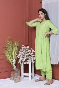 GREEN PRINTED KURTA AND BOTTOM