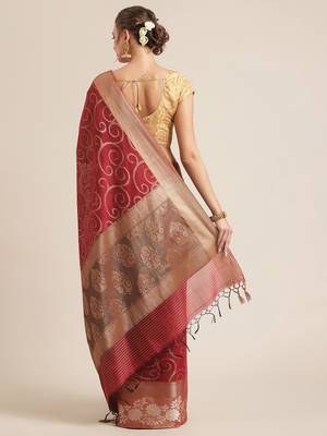 Red cotton woven saree with blouse 2