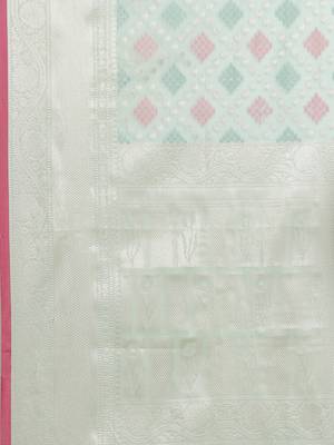 green cotton woven saree with blouse 3