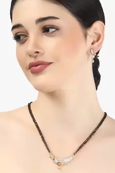 Gold mangalsutra