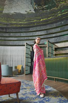 Pink woven banarasi saree with blouse 2