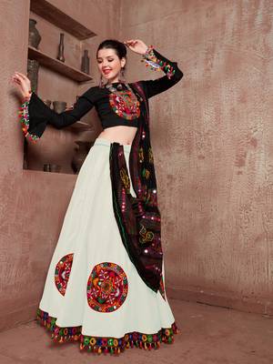 White Gujarati Gamthi Hand Embroidered Cotton Indian Traditional Dandiya Raas Garba Navratri Online Collection 1