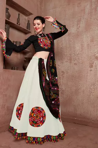 White Gujarati Gamthi Hand Embroidered Cotton Indian Traditional Dandiya Raas Garba Navratri Online Collection