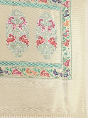 White woven faux silk saree with blouse 4