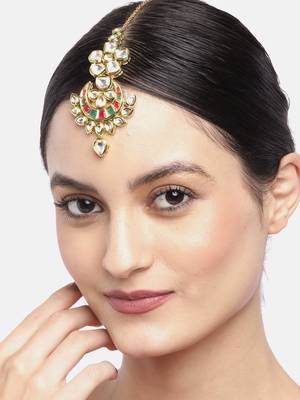 Gold maang-tikka 4