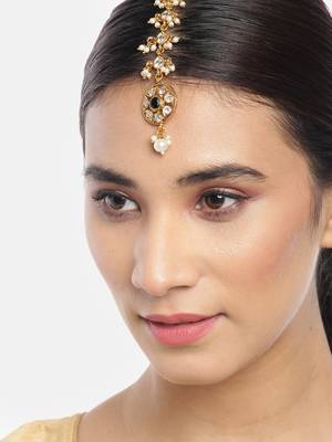 Gold maang-tikka 4