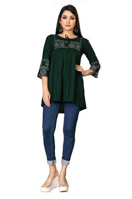 Women Green & Off White Geometric Tie-UP Neck A-Link Longline Top 1