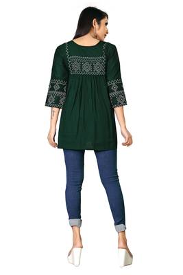 Women Green & Off White Geometric Tie-UP Neck A-Link Longline Top 2