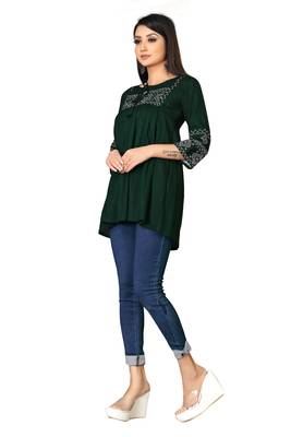 Women Green & Off White Geometric Tie-UP Neck A-Link Longline Top 3