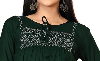 Women Green & Off White Geometric Tie-UP Neck A-Link Longline Top 4