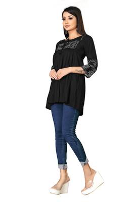 Women Black & Off White Geometric Tie-UP Neck A-Link Longline Top 3