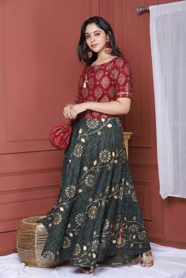 Maroon Printed Crop Top With Skirt And Potli 2