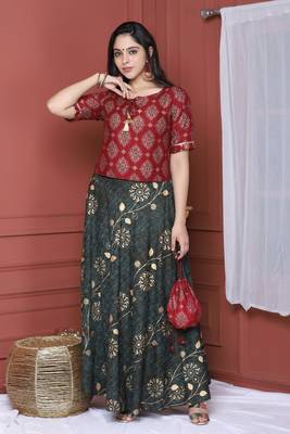 Maroon Printed Crop Top With Skirt And Potli 4