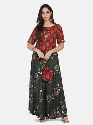 Maroon Printed Crop Top With Skirt And Potli 6