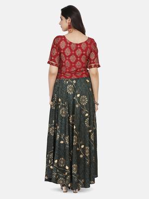 Maroon Printed Crop Top With Skirt And Potli 9