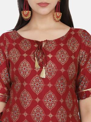 Maroon Printed Crop Top With Skirt And Potli 10