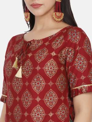Maroon Printed Crop Top With Skirt And Potli 11