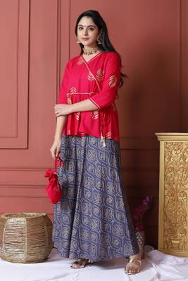 Pink Floral Printed Top With Skirt And Potli 2