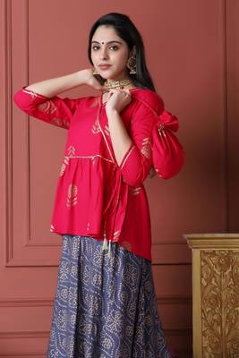 Pink Floral Printed Top With Skirt And Potli 3