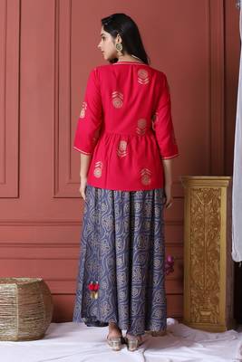 Pink Floral Printed Top With Skirt And Potli 5