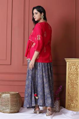 Pink Floral Printed Top With Skirt And Potli 6