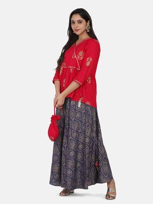Pink Floral Printed Top With Skirt And Potli 10